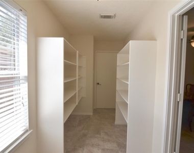 28926 Sedgefield Street - Photo Thumbnail 10