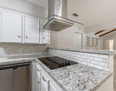 124 Dogwood Street - Photo Thumbnail 7