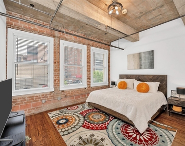 204 Travis Street - Photo Thumbnail 10