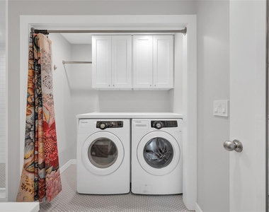 204 Travis Street - Photo Thumbnail 17