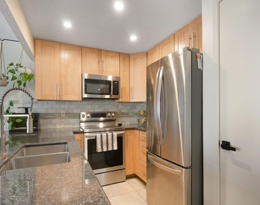 11681 Village Place Drive - Photo Thumbnail 12