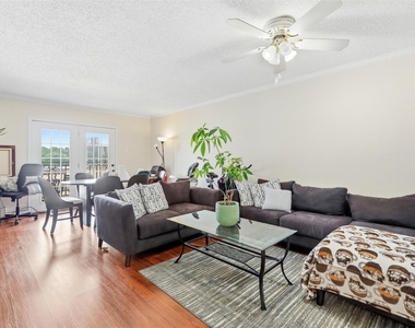 3131 Southwest Freeway - Photo Thumbnail 9