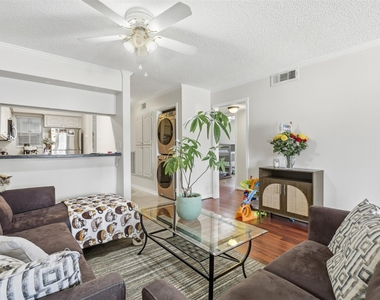 3131 Southwest Freeway - Photo Thumbnail 11