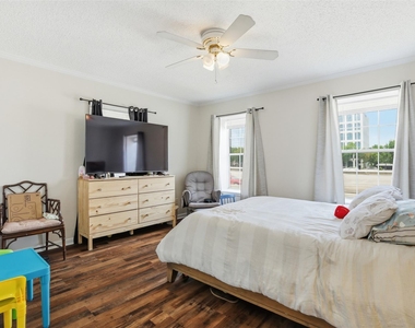 3131 Southwest Freeway - Photo Thumbnail 17