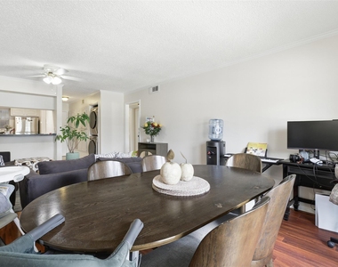 3131 Southwest Freeway - Photo Thumbnail 13