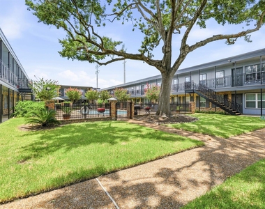 3131 Southwest Freeway - Photo Thumbnail 19
