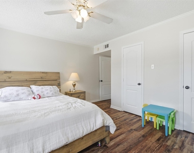 3131 Southwest Freeway - Photo Thumbnail 18