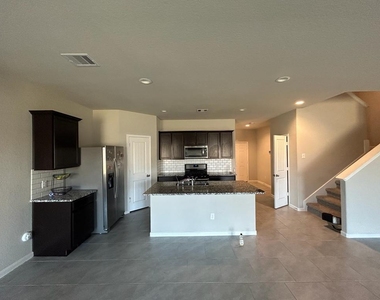 3207 Sumac Drive - Photo Thumbnail 2