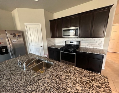 3207 Sumac Drive - Photo Thumbnail 4