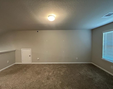 3207 Sumac Drive - Photo Thumbnail 11