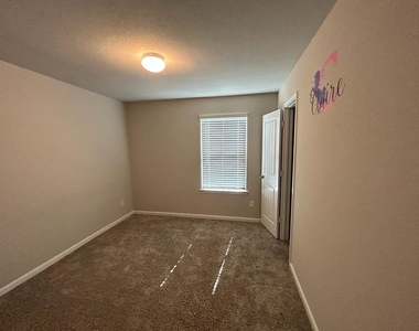 3207 Sumac Drive - Photo Thumbnail 14