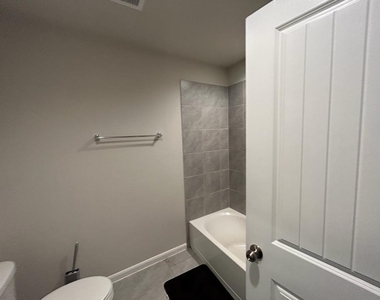 3207 Sumac Drive - Photo Thumbnail 15