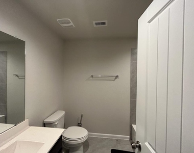 3207 Sumac Drive - Photo Thumbnail 16