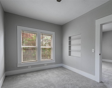 200 W Caroline Street - Photo Thumbnail 20