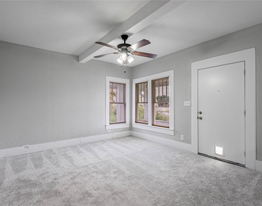200 W Caroline Street - Photo Thumbnail 6