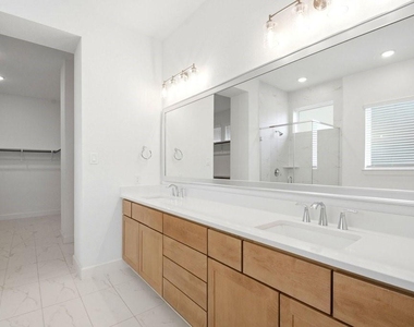 14314 Olive Harbor Trl - Photo Thumbnail 11