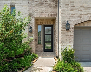 1911 Golden Leaf Drive - Photo Thumbnail 1