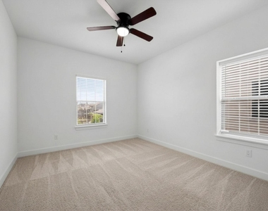 1911 Golden Leaf Drive - Photo Thumbnail 36
