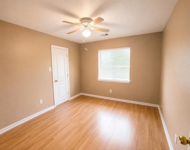 5118 Littleneviss Drive - Photo Thumbnail 10