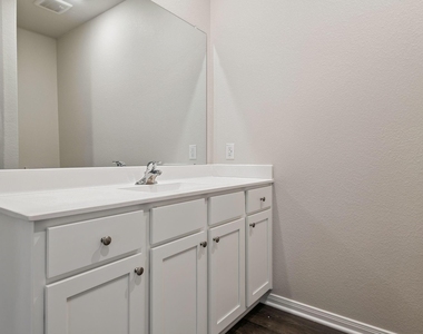15862 Berry Hill Drive - Photo Thumbnail 15