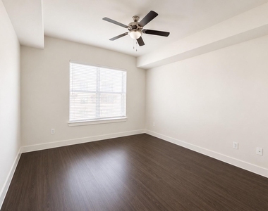 3120 Smith Street - Photo Thumbnail 4