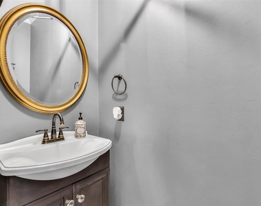 2111 Riverside Drive - Photo Thumbnail 22