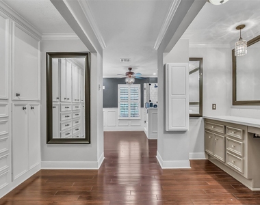 2111 Riverside Drive - Photo Thumbnail 13