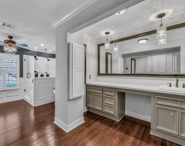 2111 Riverside Drive - Photo Thumbnail 12