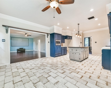 2111 Riverside Drive - Photo Thumbnail 8