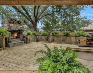 2111 Riverside Drive - Photo Thumbnail 26