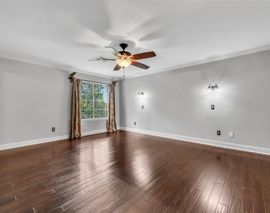 2111 Riverside Drive - Photo Thumbnail 11