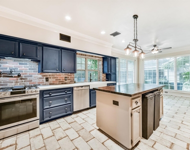2111 Riverside Drive - Photo Thumbnail 7