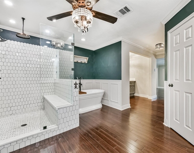 2111 Riverside Drive - Photo Thumbnail 16