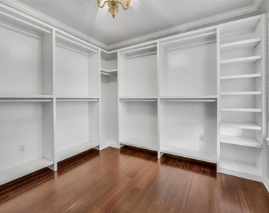 2111 Riverside Drive - Photo Thumbnail 18
