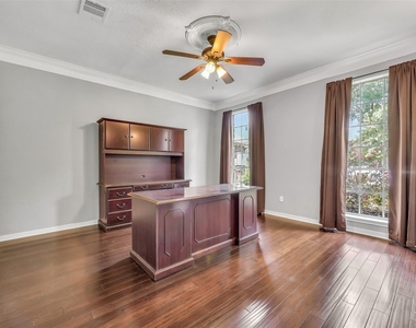 2111 Riverside Drive - Photo Thumbnail 6