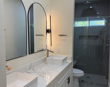 8318 Brandon Street - Photo Thumbnail 15
