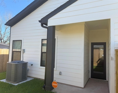 8318 Brandon Street - Photo Thumbnail 20