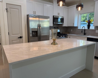 8318 Brandon Street - Photo Thumbnail 6