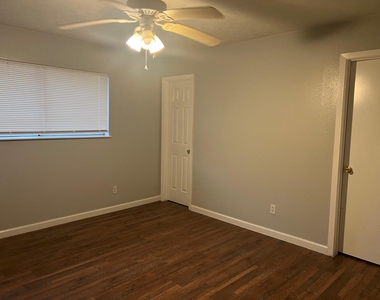 6742 Indian Lake Drive - Photo Thumbnail 5
