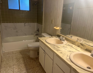 6742 Indian Lake Drive - Photo Thumbnail 8