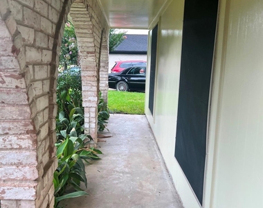 6742 Indian Lake Drive - Photo Thumbnail 2