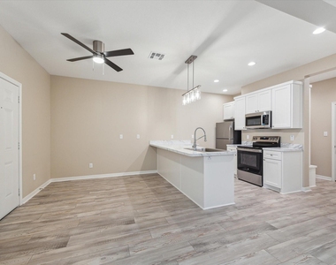 4834 Pine Avenue - Photo Thumbnail 4