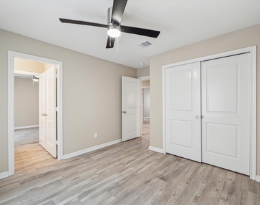 4834 Pine Avenue - Photo Thumbnail 9