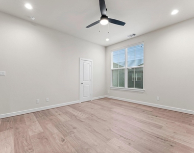 5905 Haring Lane - Photo Thumbnail 17