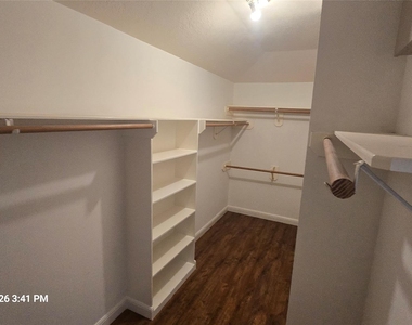 7239 Foxbrook Drive - Photo Thumbnail 10