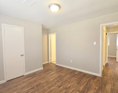 5404 Hazel Street - Photo Thumbnail 8