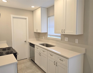 5404 Hazel Street - Photo Thumbnail 3