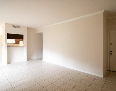 6500 Harbor Town Drive - Photo Thumbnail 3