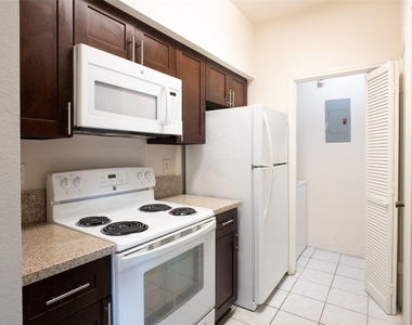 6500 Harbor Town Drive - Photo Thumbnail 8