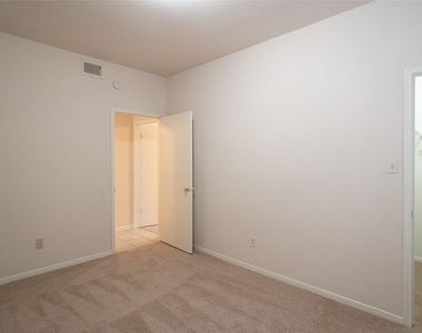 6500 Harbor Town Drive - Photo Thumbnail 17